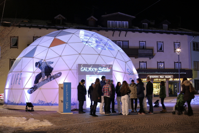 Samsung Galaxy Note 3 and Galaxy Gear Give Winter Sports Fans Seamless, Hands-Free Mobile Communications on the Slopes of Top European Ski Destinations