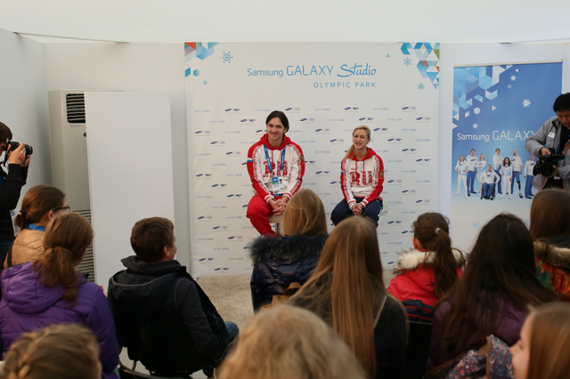 Olympic champions Tatiana Volosozhar and Maxim Trankov spread the Olympic spirit to kids from Sochi in Samsung GALAXY Studio Olympic Park