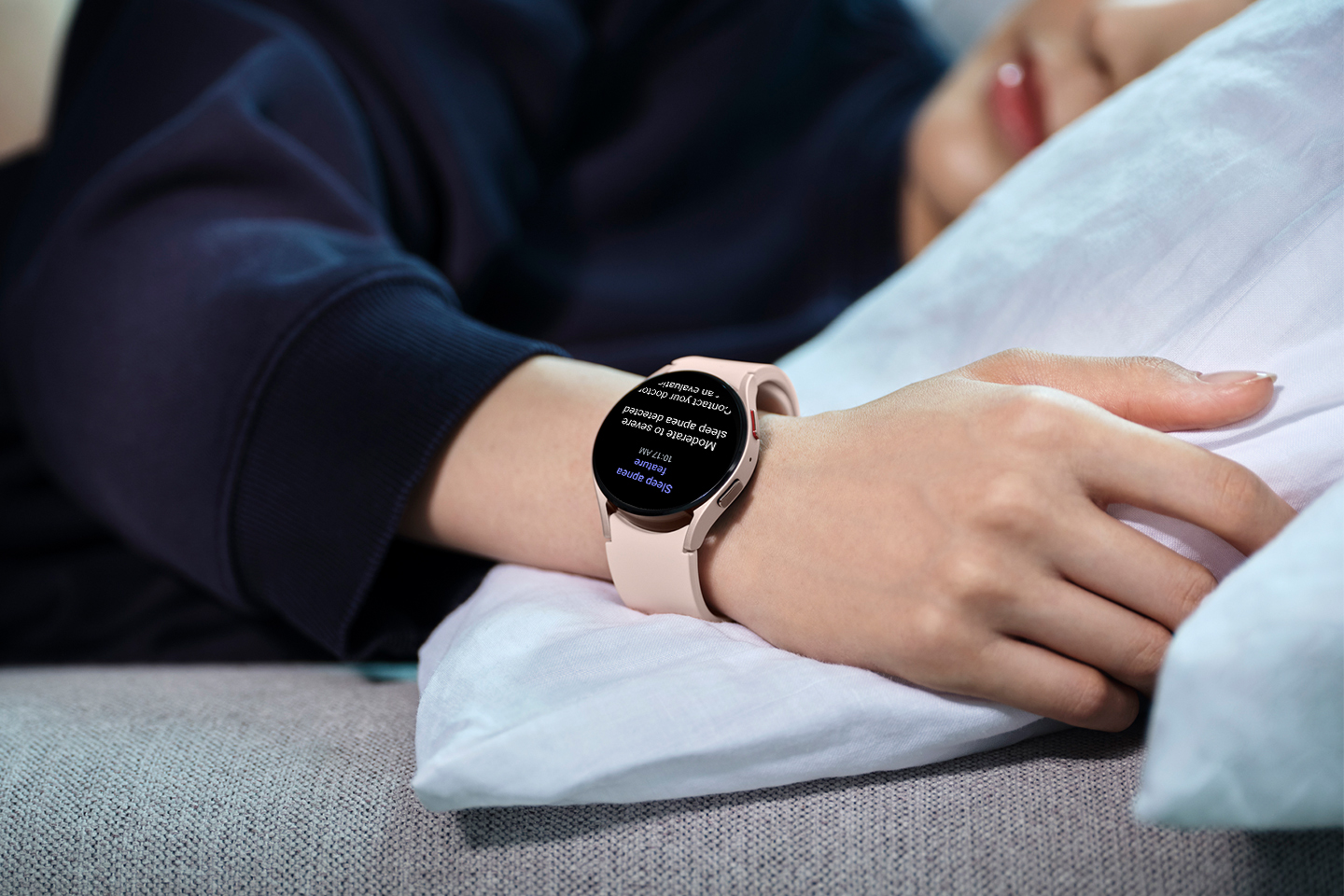 Lifestyle image showing the new Sleep apnea feature on Galaxy Watch