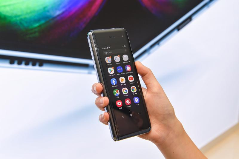 001_samsung_galaxy_fold_event-2.jpg