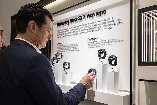 [Photo] Samsung Showcases Gear S3 Concept Watches at Baselworld 2017