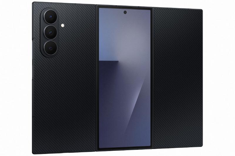 002-galaxy-z-trifold-craftedblack-openbackl30.jpg