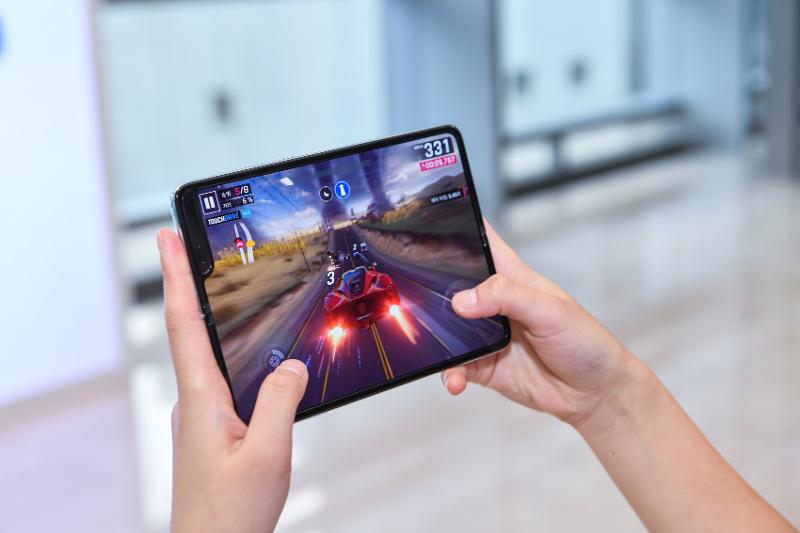 009_samsung_galaxy_fold_event-2.jpg