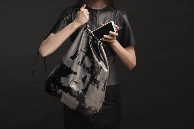 Samsung Mobile and Internationally Recognized Designer Alexander Wang Reveal Industry's First Crowd-Sourced Bag to Benefit Art Start Charity