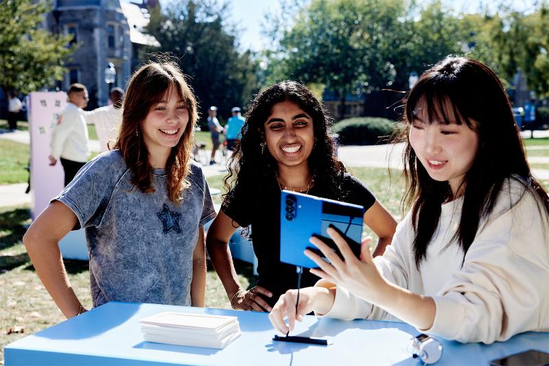 003-Galaxy-AI-Meets-Hangeul-Samsung-Hosts-a-Traveling-Hangeul-Art-Experience-Across-Leading-US-Universities-Newsbody.jpg