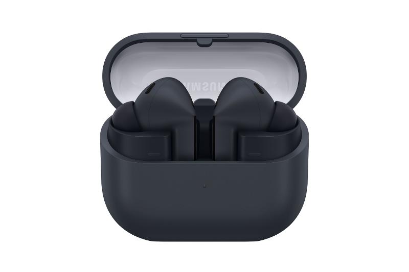 007-galaxy-buds3-FE-black-case-top-open-combination.jpg