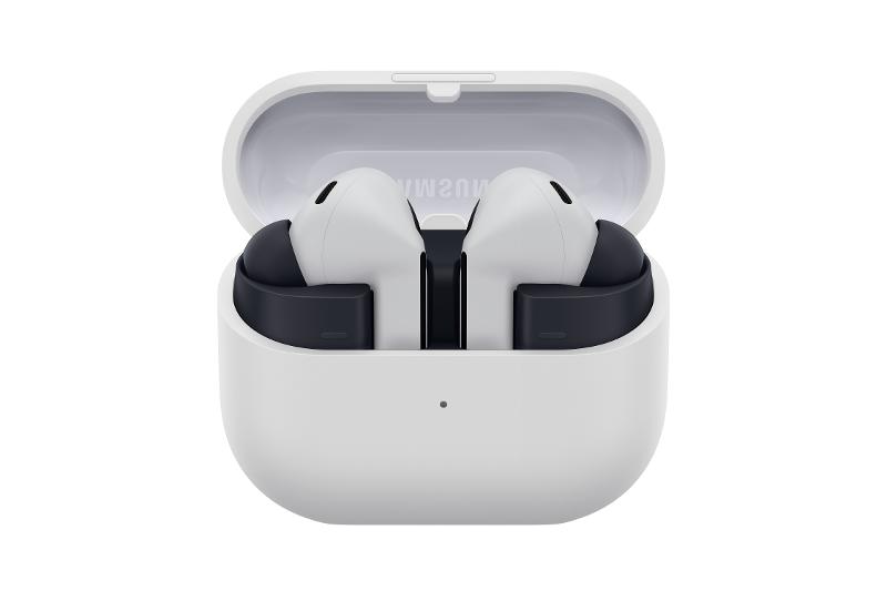 015-galaxy-buds3-FE-gray-case-top-open-combination.jpg