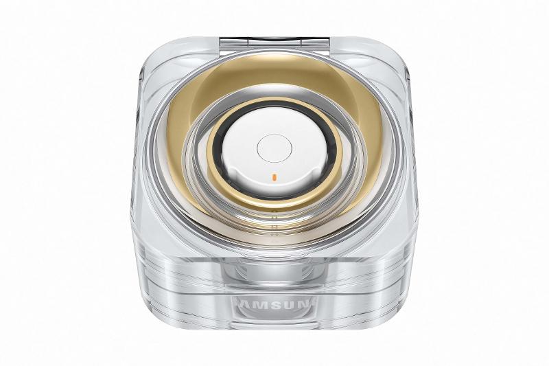 014-galaxy-ring-titaniumgold-charging-case-closed-combination.jpg