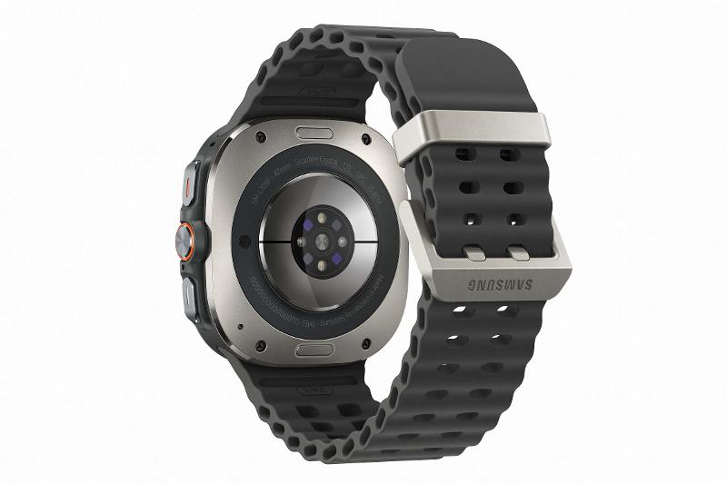 014-galaxy-watch-ultra-titaniumsilver-back.jpg