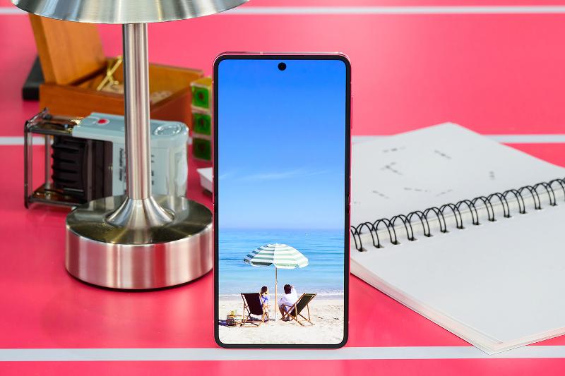 003-Galaxy-Unpacked-2025-A-First-Look-at-the-Galaxy-Z-Flip7-Refining-the-Pocketable-Foldable-Newsbody.jpg