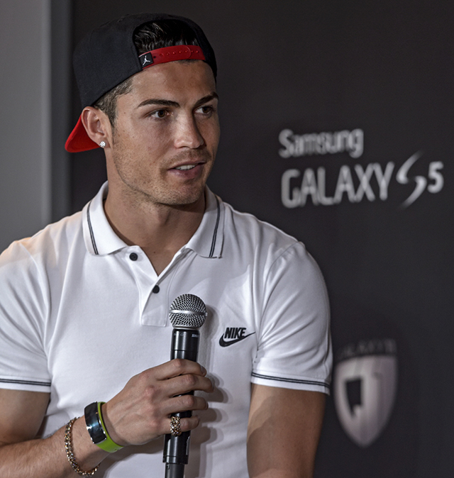 Samsung Releases New Football-themed Galaxy 11 Campaign Video Featuring Samsung Galaxy S5, Gear 2 and Fit