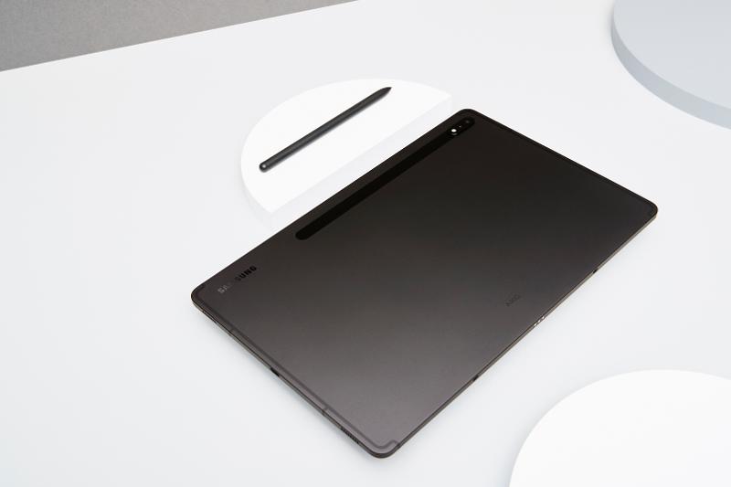 006_design_galaxytabs8ultra_graphite.jpg