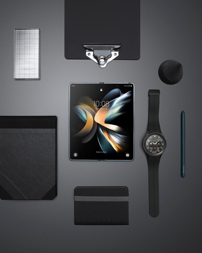 049_ecosystem_galaxy_zfold4_graygreen_spen_watch5pro_blacktitanium_Samsung.jpg