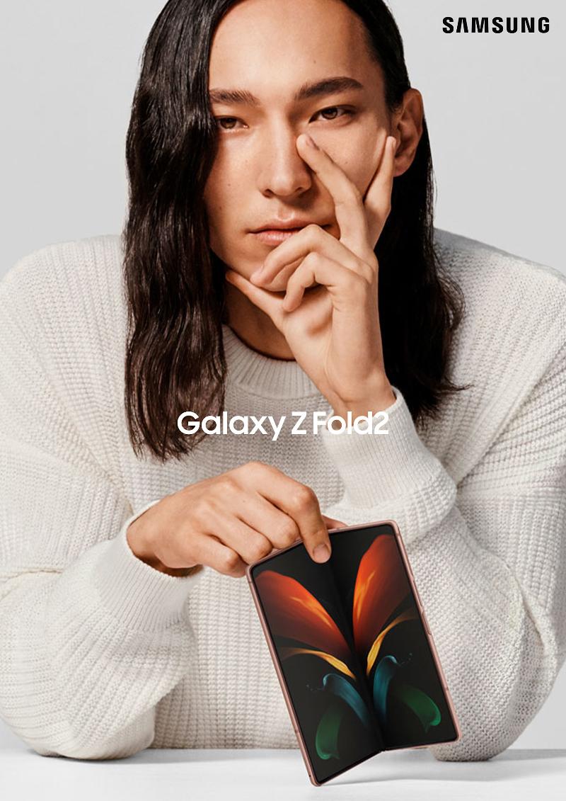 001_galaxyzfold2_lifestylekv_1p_rgb.jpg