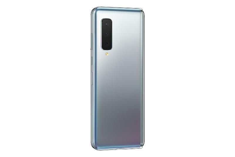 009_galaxy_fold_product_image_silver_back_l30-2.jpg