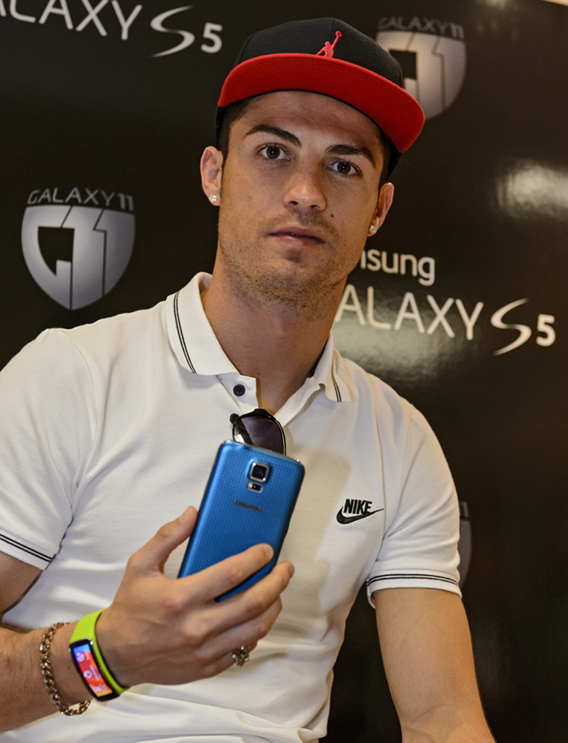 Samsung Releases New Football-themed Galaxy 11 Campaign Video Featuring Samsung Galaxy S5, Gear 2 and Fit