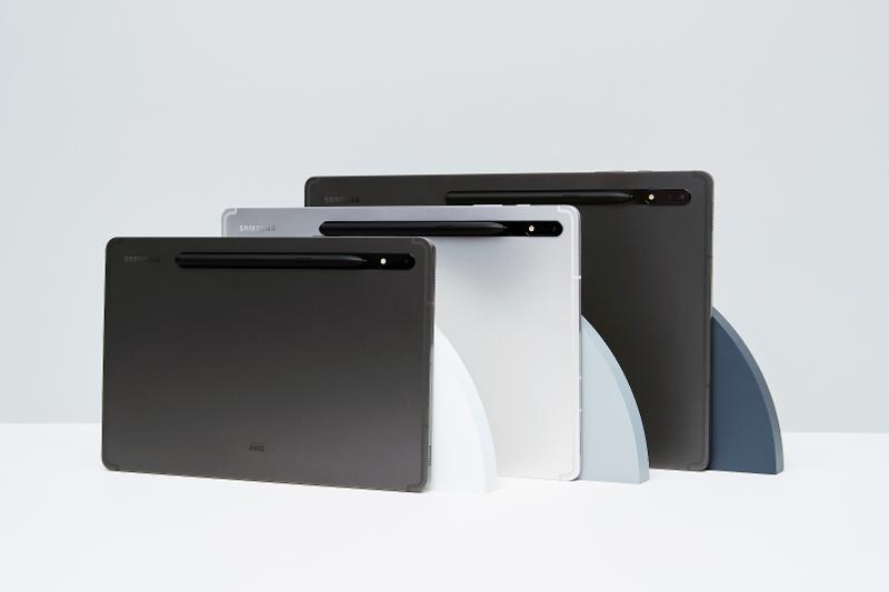 017_family_galaxytabs8ultra_graphite_galaxytabs8plus_silver_galaxytabs8_graphite.jpg