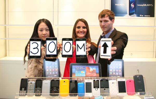 Samsung Celebrates 300 Million Global Handset Sales in 2011