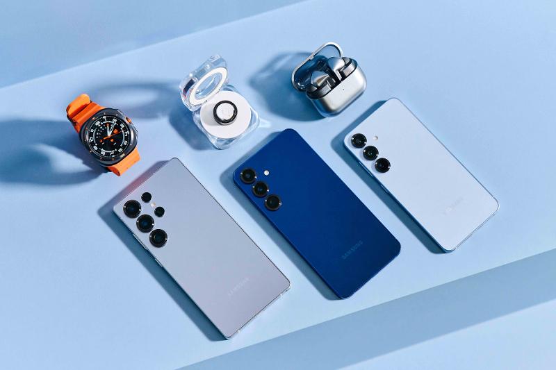 009-eco-galaxy-s25ultra-titaniumsilverblue-s25-icyblue-s25plus-navy-watch-ultra-titaniumgray-buds3pro-silver-ring-titaniumsilver.jpg