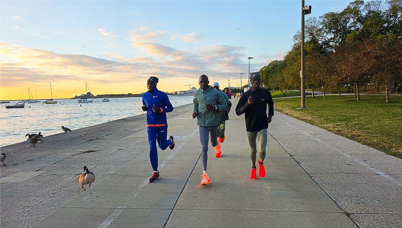 003-Jacob-Kiplimo-Wins-2025-Chicago-Marathon-Wearing-Galaxy-Watch8-Newsbody.jpg