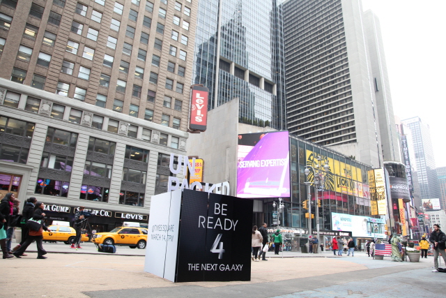 [UNPACKED 2013] READY 4 THE SHOW - Flash mob