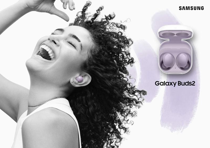 006_galaxybuds2_lavender_lifestyle_kv_2p.jpg