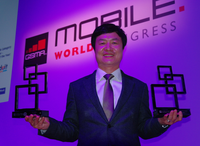Samsung Awarded 'Device Manufacturer of the Year' by GSMA at Mobile World Congress 2012