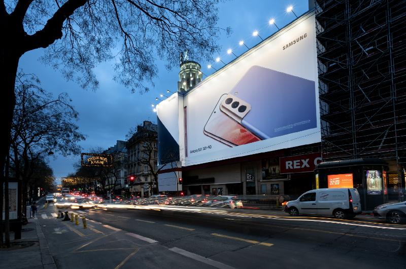 005_galaxys21_unpacked_france_le_grand_rex_outdoorads_2-1.jpg