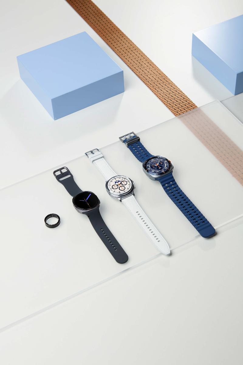 010-product-design-galaxy-watch8-silver-galaxy-watch8-classic-black-galaxy-watch-ultra-titanium-blue-ring-titanium-black-1p.jpg