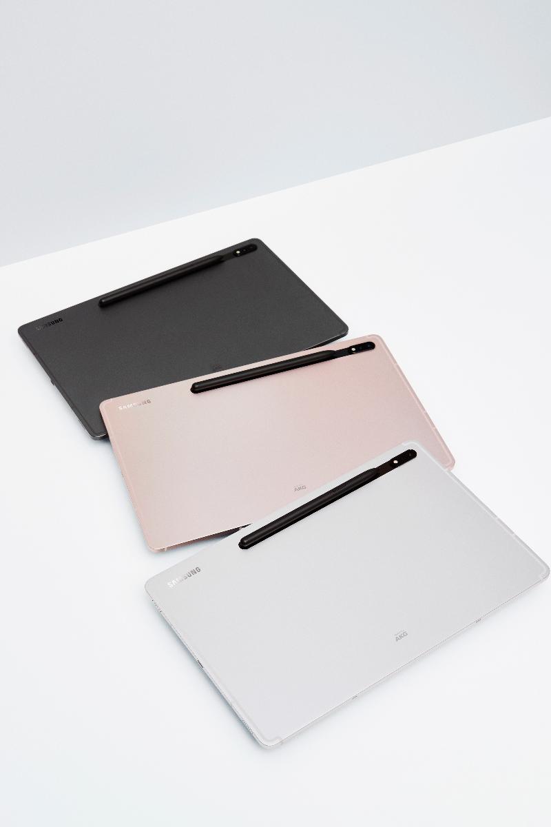 005_family_galaxytabs8plus_graphite_galaxytabs8plus_silver_galaxytabs8plus_pinkgold.jpg