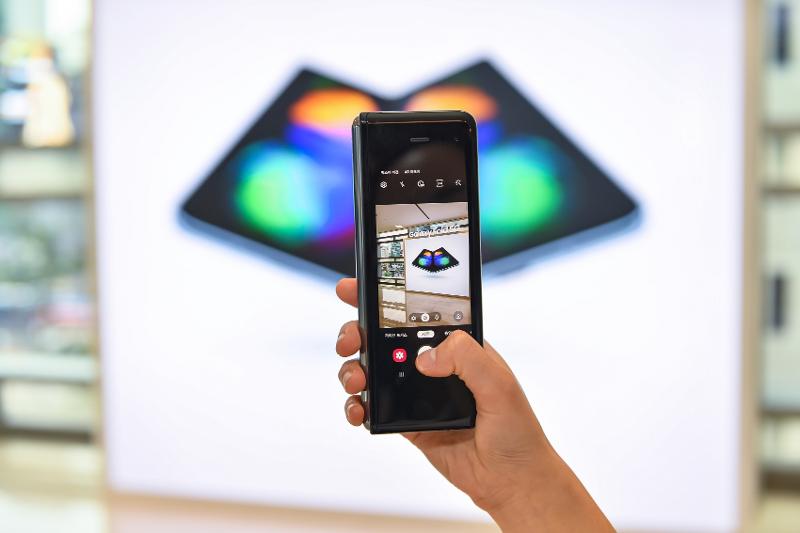 013_samsung_galaxy_fold_event-2.jpg