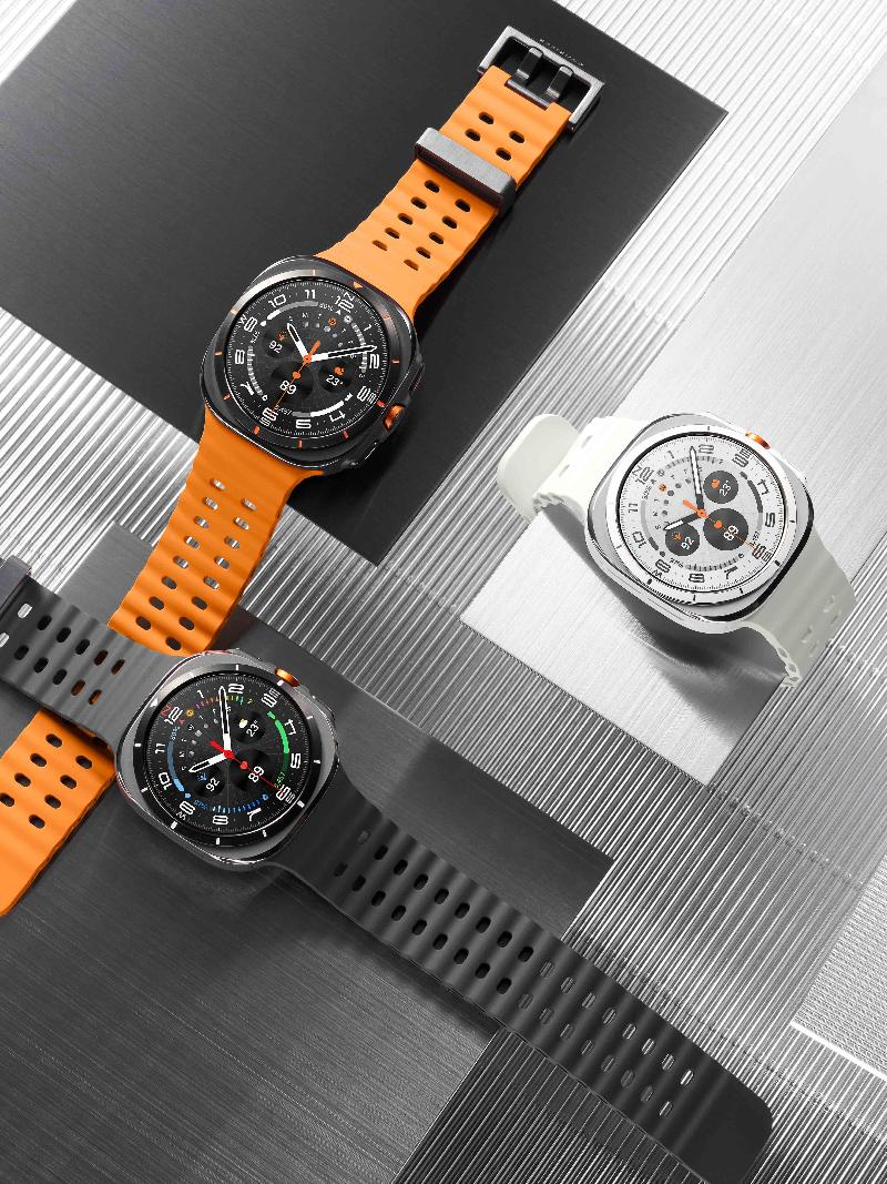 018-family-galaxy-watch-ultra-titaniumgray-titaniumwhite-titaniumsilver.jpg