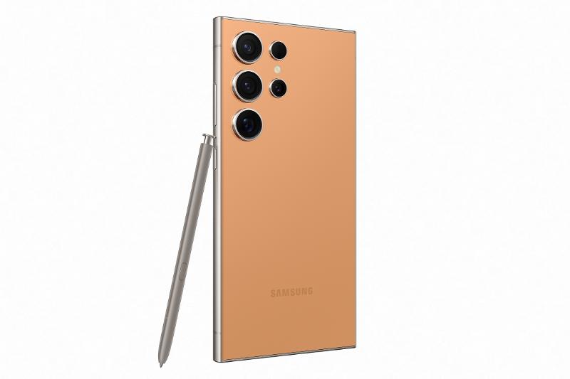 119-galaxy-s24ultra-titaniumorange-device-spen-back-l30.jpg