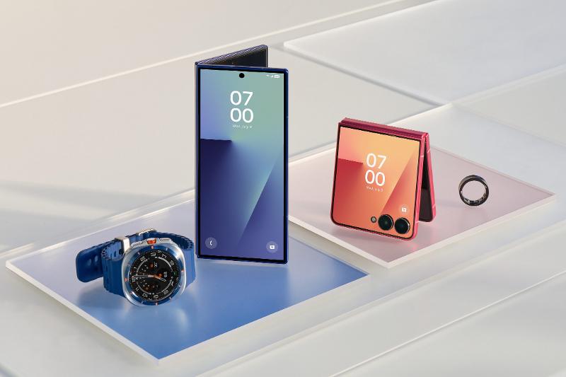001-eco-galaxy-zflip7-coralred-zfold7-blueshadow-watch-ultra-titanium-blue-ring-titanium-black.jpg