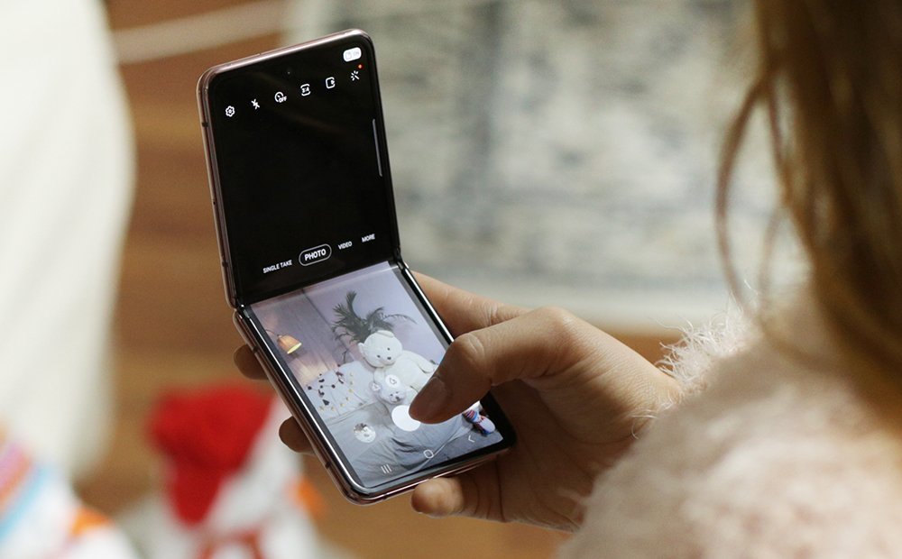 Galaxy Z Flip 5G camera Dual Preview