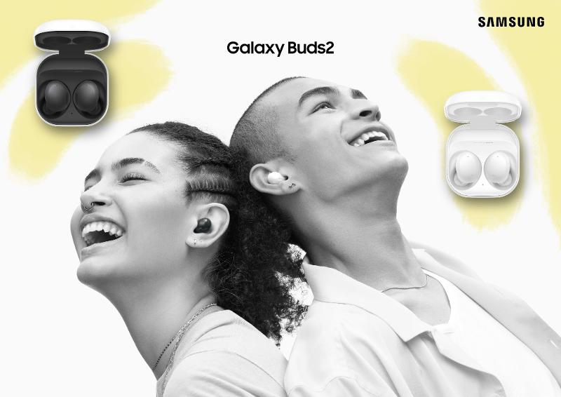 008_galaxybuds2_graphite_white_lifestyle_kv_2p.jpg