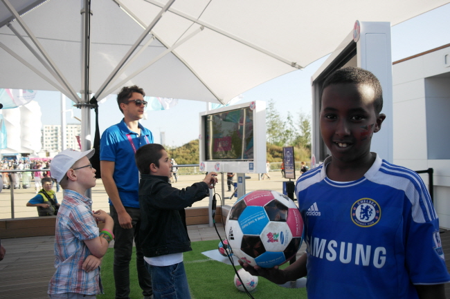 Samsung Donates 2012 Footballs to Kids Company to Celebrate the Completion of '2012 Goals For Kids' Event