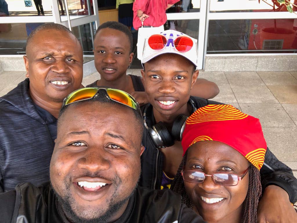Generation17 Young Leader Tafara Makaza poses for a selfie with his family